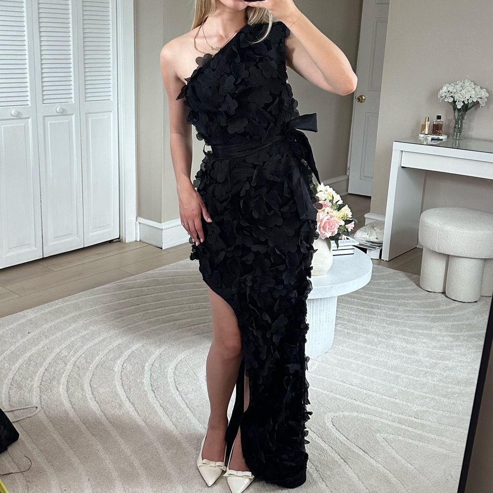 Elliatt Marcia Ruffled One Shoulder Gown in Black - Picture 4 of 6